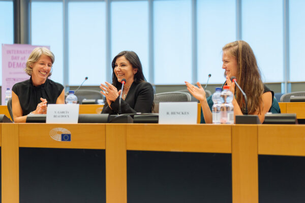 workshop-advancing-democracy-through-female-leadership_42987315420_o